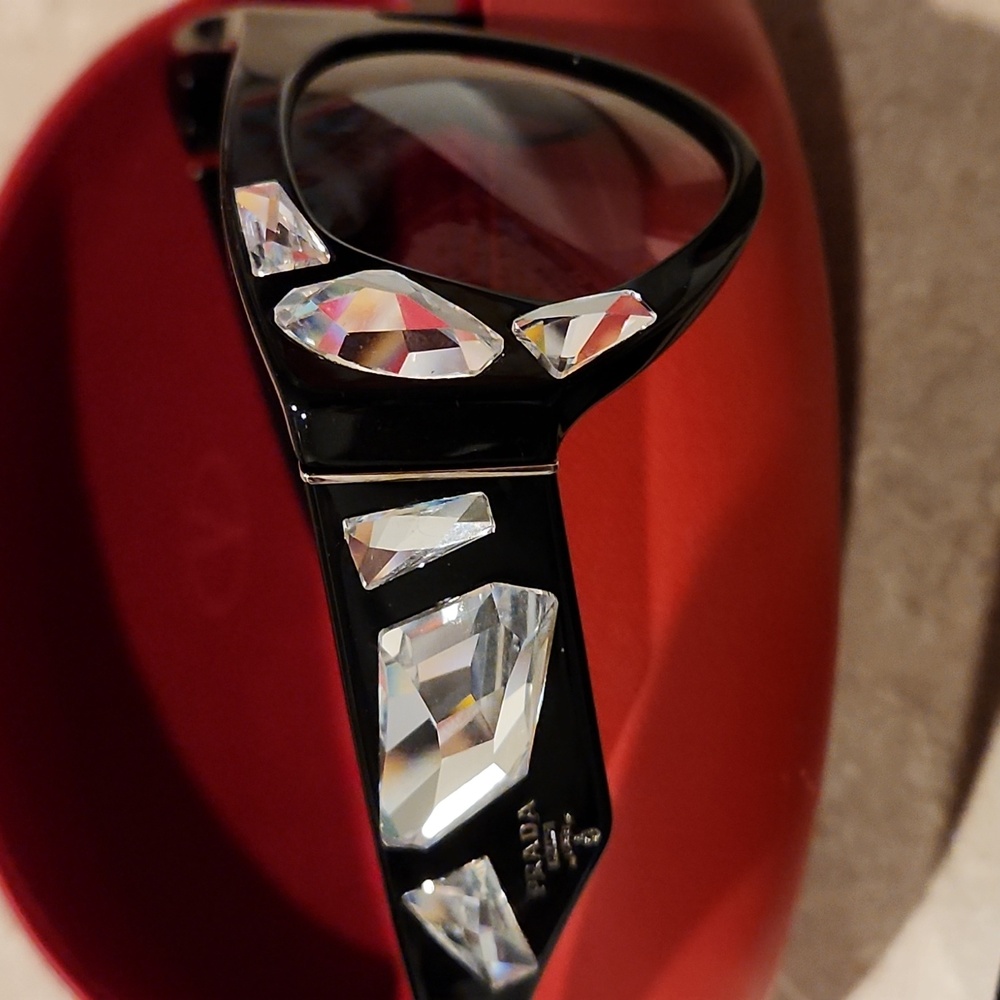 PARADA SUNGLASSES BLACK CRYSTAL NEW